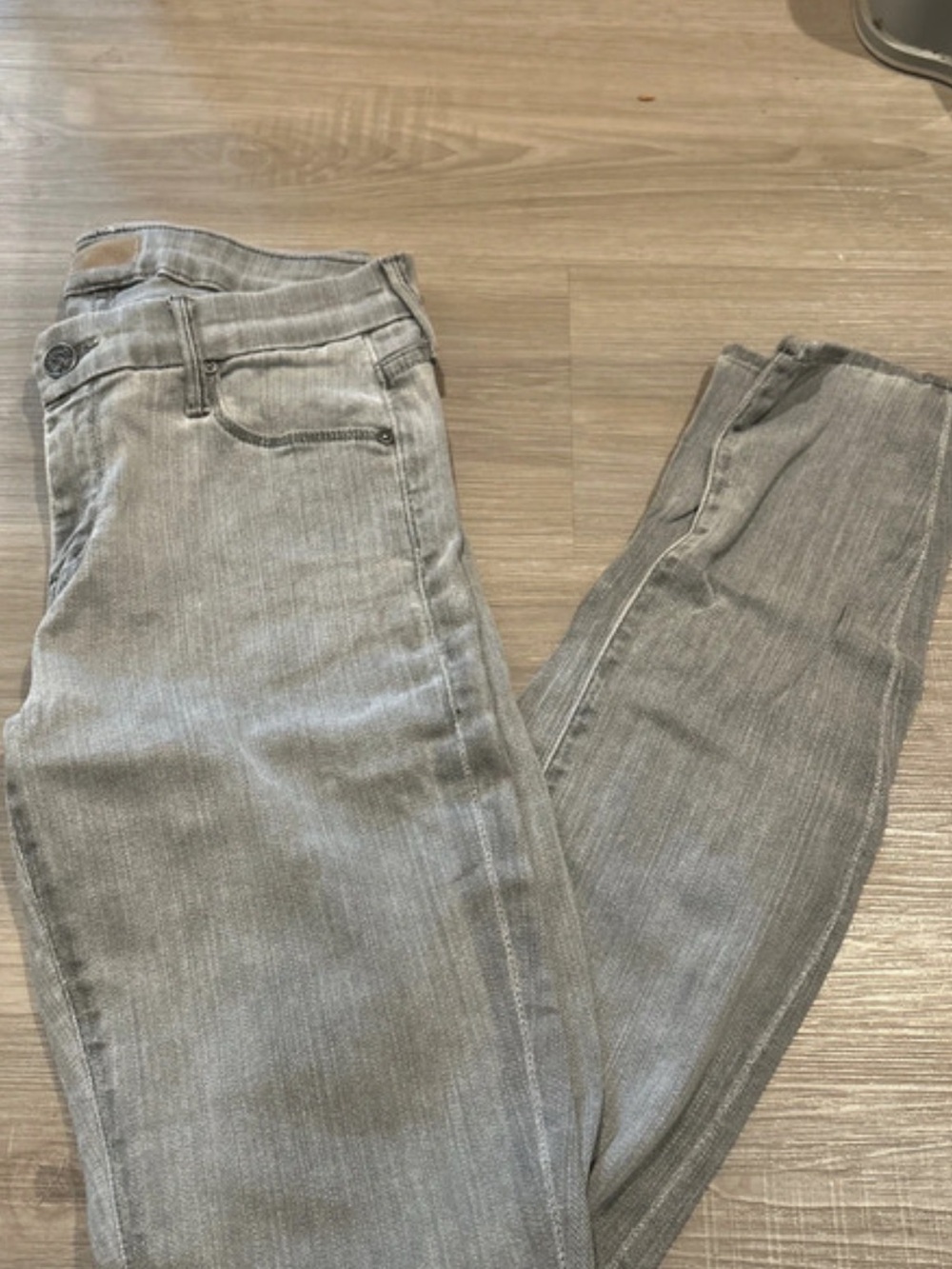 MOTHER Skinny Jeans in Light Gray Wash